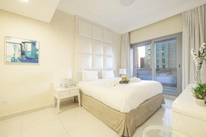 2 Minute Walk to Dubai Mall - 3 Bedroom Burj Khalifa view with Pool and Spa